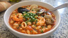 Feijoada de marisco com feijão branco: molho apurado e marisco no ponto