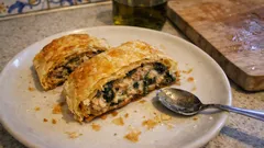 Strudel de alheira e espinafres: folhado crocante e recheio cremoso