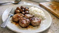 Bifinhos de porco com castanhas: marinados em vinho branco, cheios de sabor e sem complicações