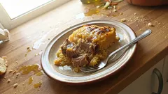 Arroz de entrecosto no forno: o truque do molho do assado que dá um arroz mesmo saboroso