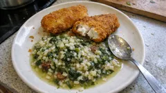 Filetes de pescada panados com arroz de grelos: crocantes por fora, suculentos por dentro