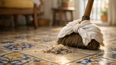 O truque da toalha na vassoura que apanha o pó fino sem o espalhar