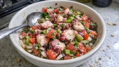 Salada fresca de polvo: como a deixar tenra e bem temperada para os dias quentes