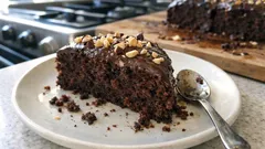 Bolo de chocolate e avelã húmido: receita simples com um toque de laranja