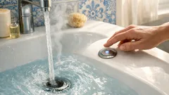 O gesto simples que torna o enchimento automático da banheira mais higiénico