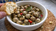 Caracóis no robot de cozinha: caldo aromático e sempre no ponto