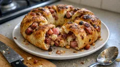 Bolo-rei salgado: a versão fofa e recheada que fica bem em qualquer mesa