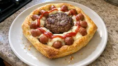 Tarte de hambúrguer em massa folhada: crocante por fora, suculenta por dentro