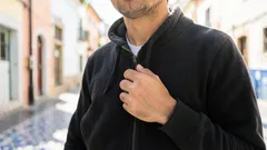 Porque é que há adolescentes a usar moletom no calor? O que pode estar por trás deste hábito