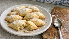 Clarinhas de coco fofas e douradinhas: receita simples com 4 ingredientes