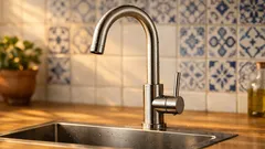 Como escolher a torneira de cozinha certa e evitar pingos, folgas e cromados a descascar