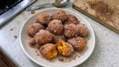 Bolinhos de Jerimu com Vinho do Porto: leves, dourados e perfeitos com açúcar e canela