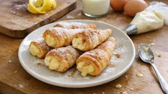 Cornucópias caseiras estaladiças: massa folhada crocante e creme aveludado