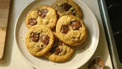 Bolachas com pepitas de chocolate: receita simples para ficarem macias por dentro