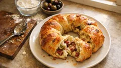 Coroa de charcutaria: um pão salgado fofo e simples para partilhar