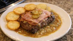 Bife à portuguesa em casa: molho aveludado de vinho branco e mostarda