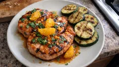 Salmão grelhado com molho de laranja: um jantar leve pronto em poucos minutos