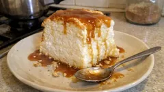 Molotof de tabuleiro bem fofo, com caramelo: sobremesa prática para aproveitar claras