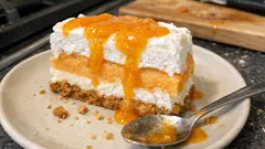 Gelado de pêssego em camadas, sem máquina — cremoso e com bolacha crocante