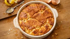 Sericaia caseira no forno: fofa por fora e cremosa por dentro, com canela