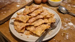 Coscorões finos e estaladiços: receita de Natal com açúcar e canela