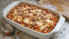 Tabuleiro de atum com grão gratinado: a receita de forno que rende e reconforta
