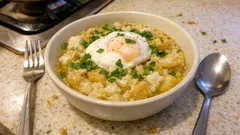 Açorda de bacalhau cremosa, com ovo escalfado: receita simples e reconfortante