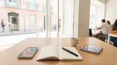 Legendas para fotos sozinha: ideias por vibes para arrasar no Instagram em 2026