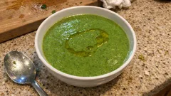 Sopa de agrião cremosa sem natas: simples, económica e pronta em 30 minutos