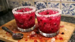 Cocktail de rum e frutos vermelhos: fresco, frutado e pronto em poucos minutos