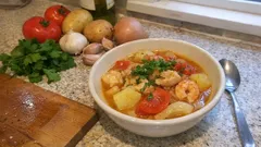 Caldeirada à Nazarena fácil: peixe no ponto e batata a absorver todo o molho