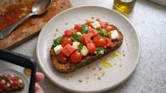 Bruschetta de melancia picante com mozzarella: entrada fresca e pronta em 15 minutos
