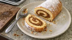 Torta de doce de leite bem fofinha: o truque da pré-enrolagem para não rachar