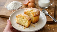 Bolo de arroz no forno: fofo por dentro e com uma crosta fina de açúcar