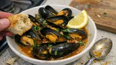 Mexilhão malandro: molho generoso e mexilhões no ponto, para molhar o pão