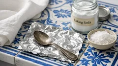 Como limpar talheres de prata baços em casa com 4 métodos simples