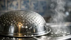 Como limpar um cedilho entupido em minutos com bicarbonato (inox e plástico)