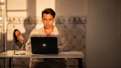 Dismorfia do Zoom: porque é que te sentes pior nas videochamadas e como aliviar