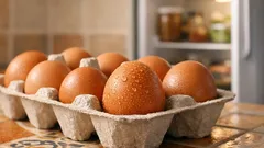 Porque é que os ovos no supermercado não estão no frio e em casa vão para o frigorífico