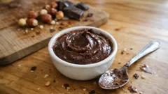 Creme de avelã e chocolate caseiro: 4 ingredientes e pronto em minutos