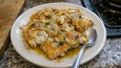 Bacalhau à moda de Lafões: frito na hora e alourado no forno com cebola e alho