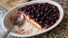 Semifrio de cerejas com ginja: sobremesa fresca e sem forno, ideal para o verão