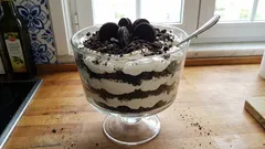 Taça de cheesecake de Oreo sem forno: cremosa, fresca e pronta a tempo da sobremesa