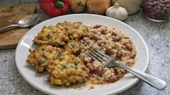 Pataniscas de bacalhau com arroz de feijão: o clássico que sabe a casa