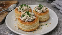 Vol-au-vent de frango cremoso: entrada folhada que fica leve e estaladiça