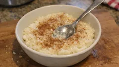 Arroz-doce natalício: cremoso, perfumado com limão e fácil de fazer
