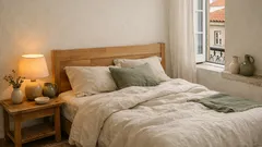 Quarto todo branco? O truque do branco quebrado e da luz quente para dormir melhor
