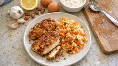 Bifes de frango panados com amêndoa — crocantes por fora, suculentos por dentro