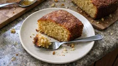 Bolo pobre com mel e canela: fica fofo, húmido e faz-se num instante