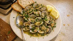 Amêijoas à Bulhão Pato: o clássico com alho, coentros e limão (em minutos)